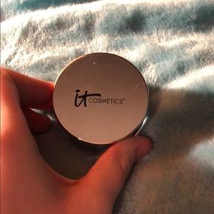 It Cosmetics Tinted Skin-Blurring Finishing Powder
